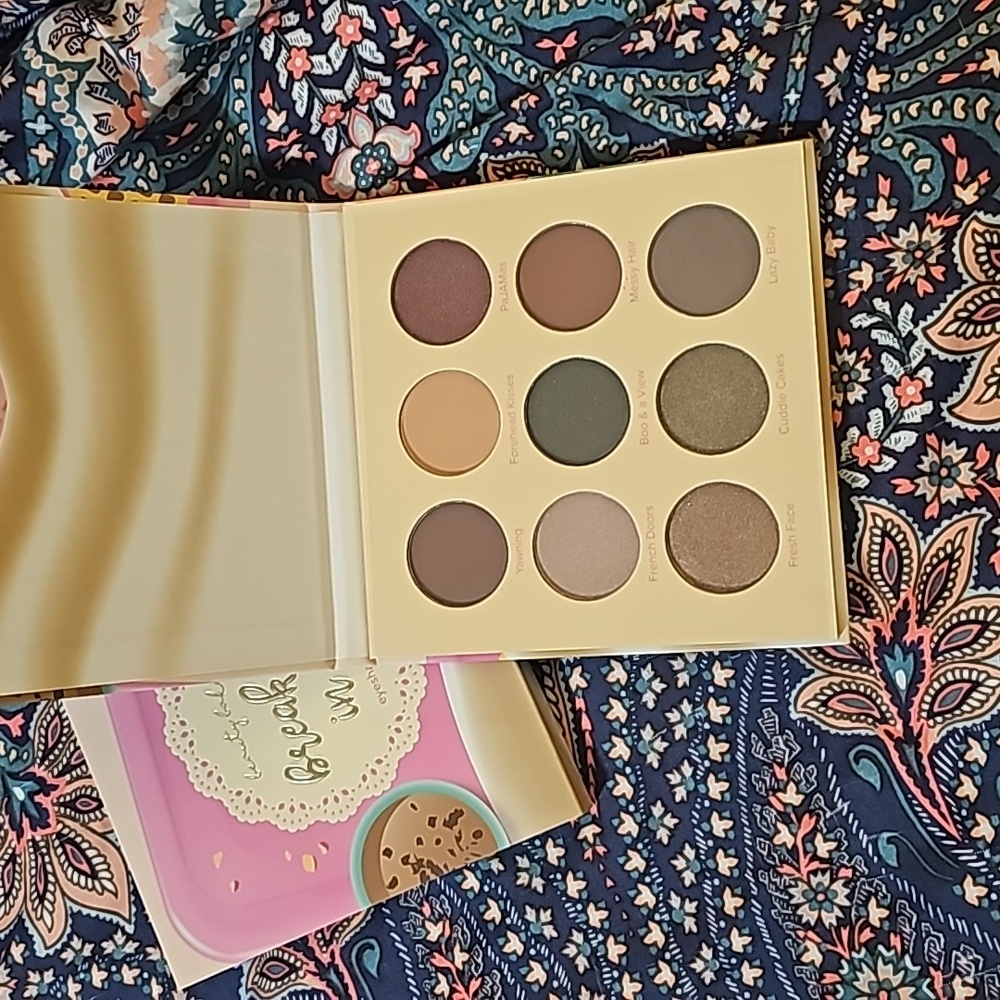 Beauty Bakerie Breakfast n bed eyeshadow palette - Picture 4 of 4